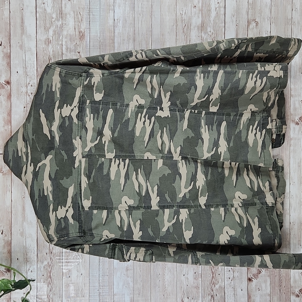 Kensie Jeans, Women's Camo Military stretch jacket with pockets, full zip/snap. - Picture 2 of 7